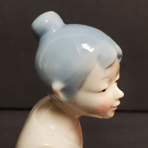 Porcelain Sitting Ballerina Figurine - Picture 8 of 10
